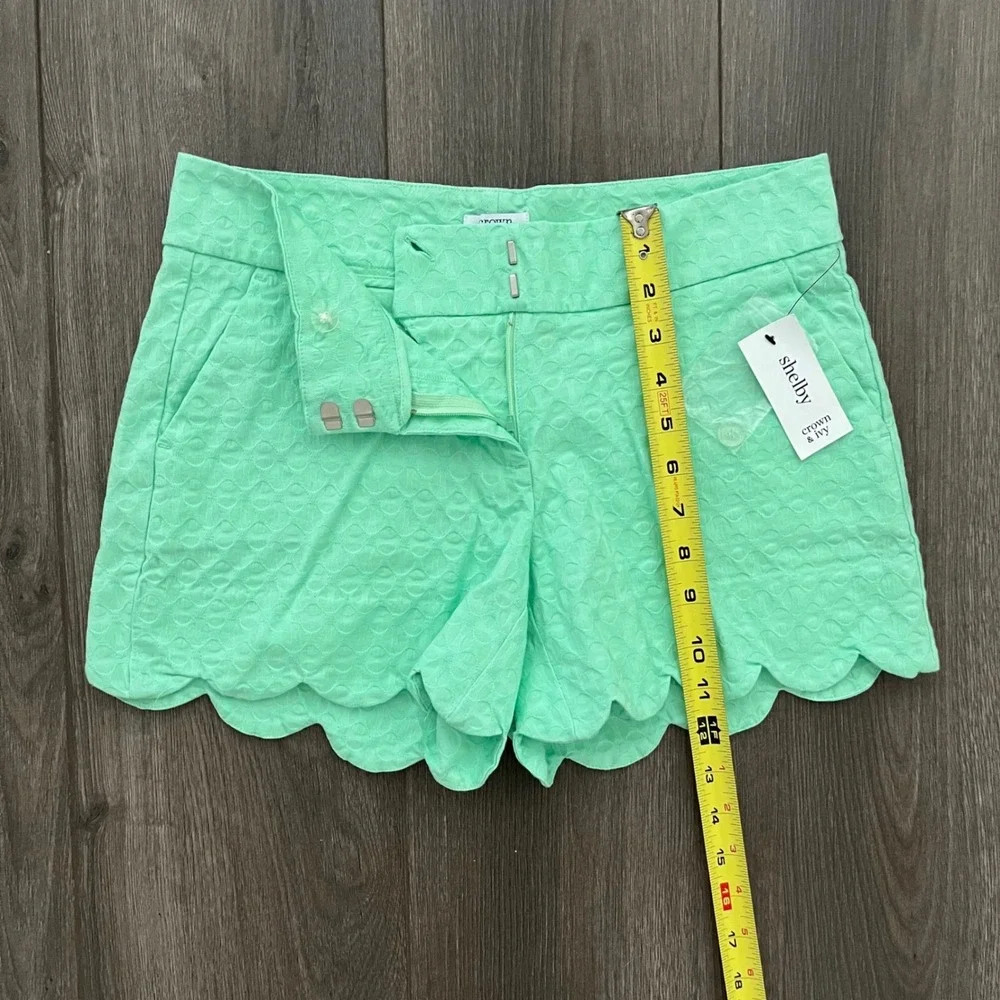 Crown & Ivy Shelby Scalloped Shorts Mint Green Textured Jacquard Size 2 NWT